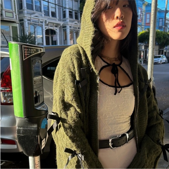 NWT Lisa Says Gah Shelby Lace
Bow Hooded Cable Knit Zip
Sweater Sz M/L - Picture 2 of 6